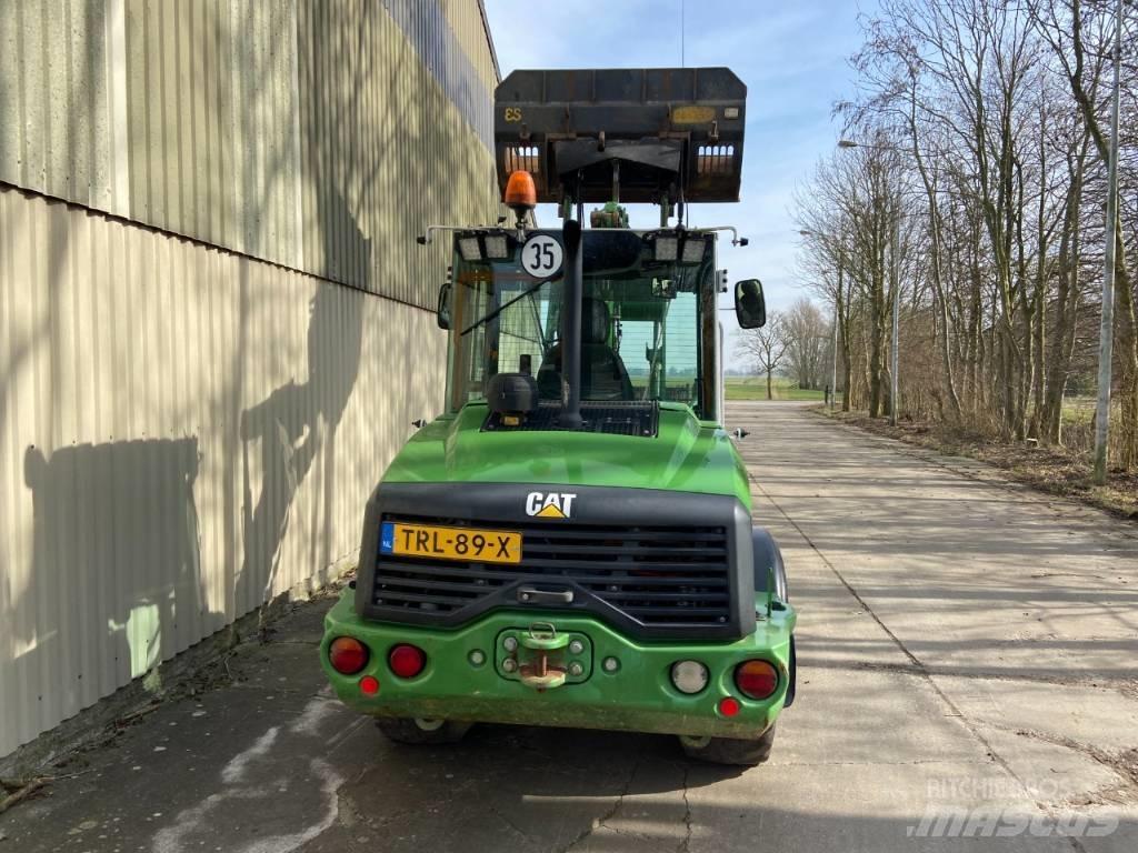 CAT 906M Фронтальные погрузчики