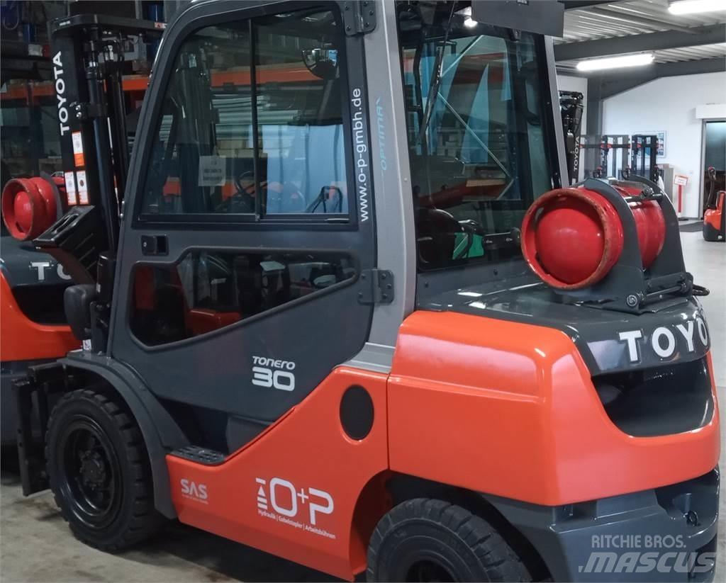Toyota 02-8FGF30 Газовые погрузчики