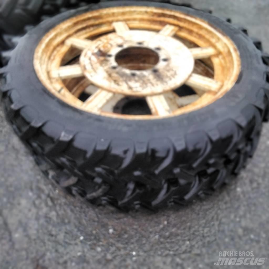 BKT 9.5R36 Шины и колёса