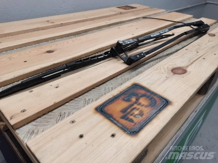 Manitou MLT  wiper Кабины и интерьер
