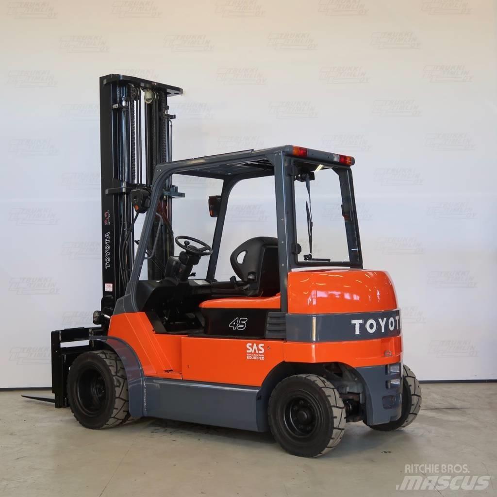 Toyota 7FBMF45 Электропогрузчики