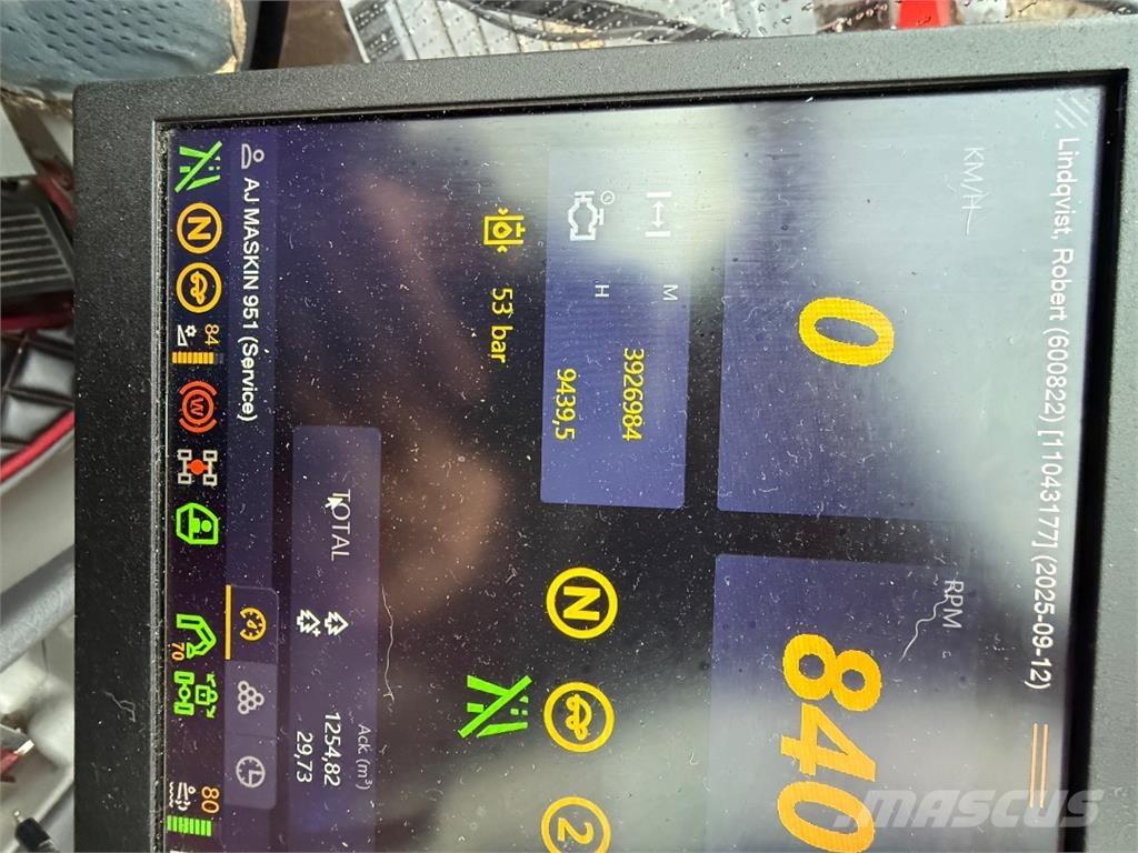 Komatsu 951 Харвестеры