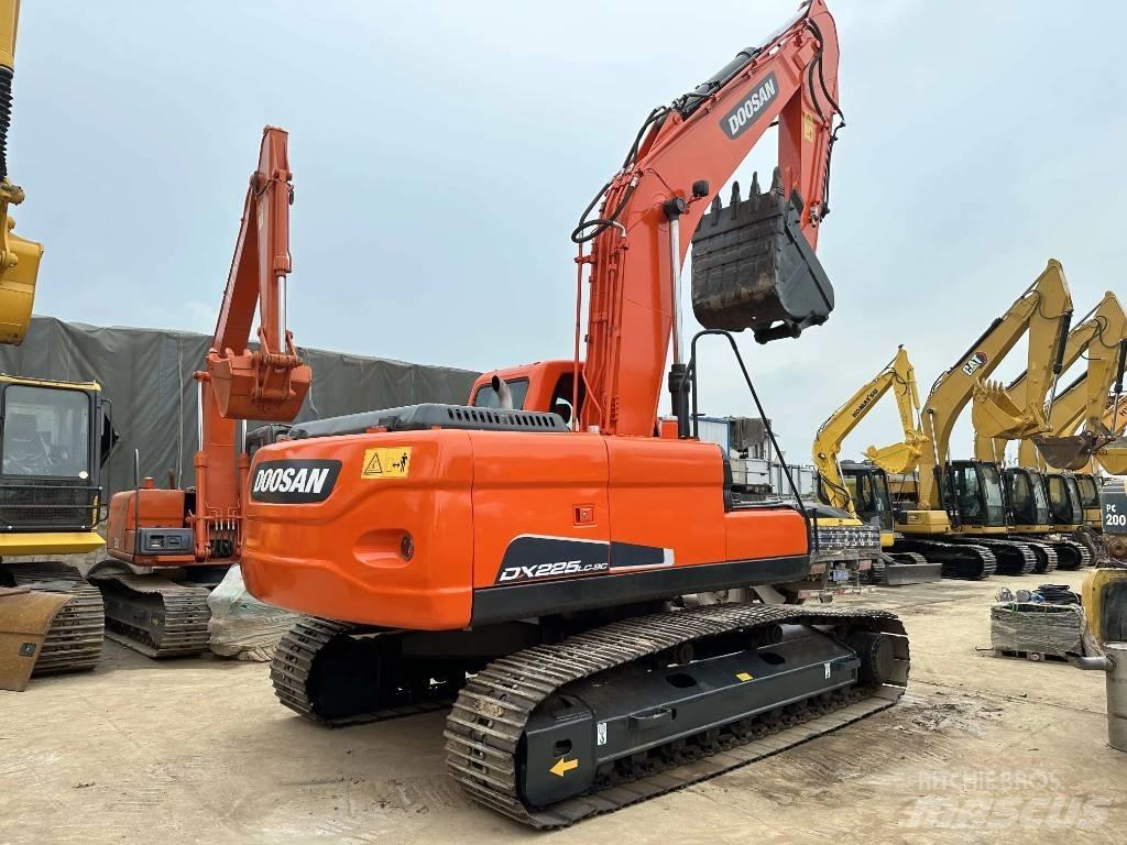 Doosan DX225LC-9C Гусеничные экскаваторы