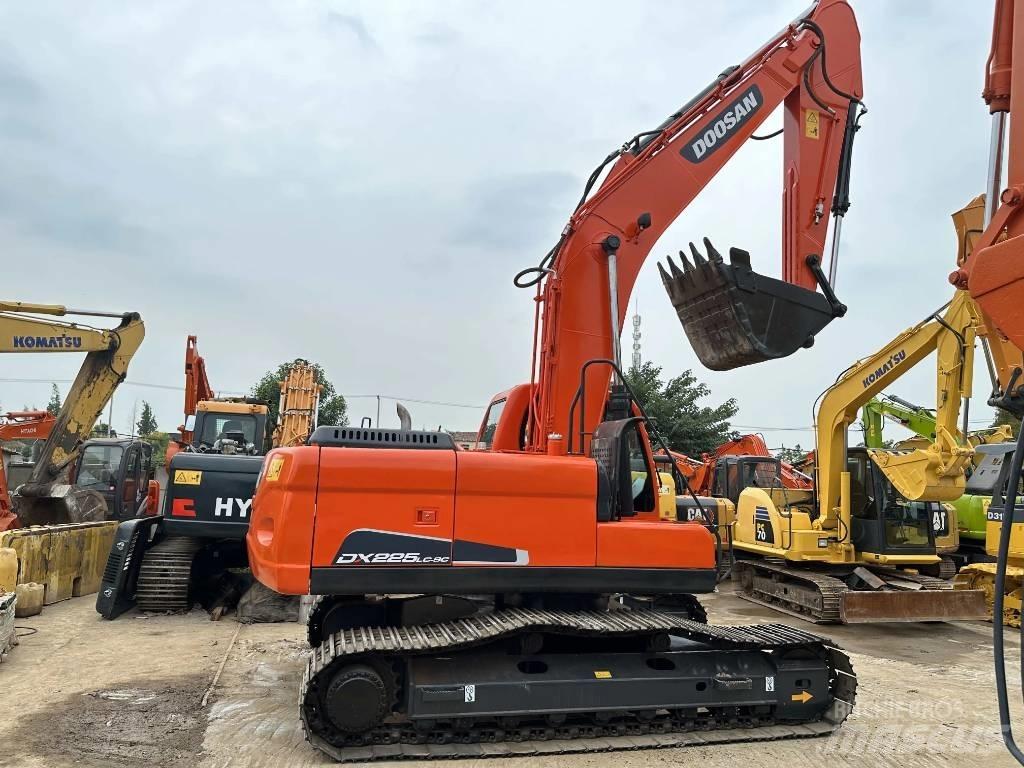Doosan DX225LC-9C Гусеничные экскаваторы