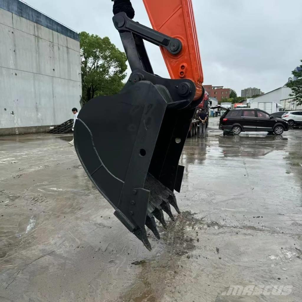 Doosan DX 225 LC Гусеничные экскаваторы