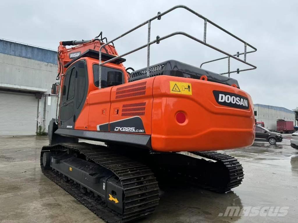 Doosan DX 225 LC Гусеничные экскаваторы