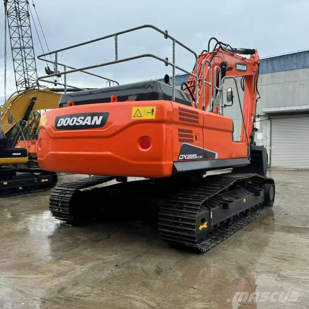 Doosan DX 225 LC Гусеничные экскаваторы