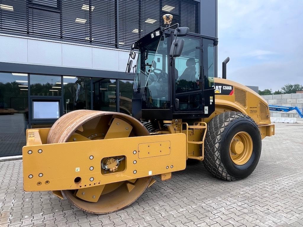 CAT CS66B Грунтовые катки
