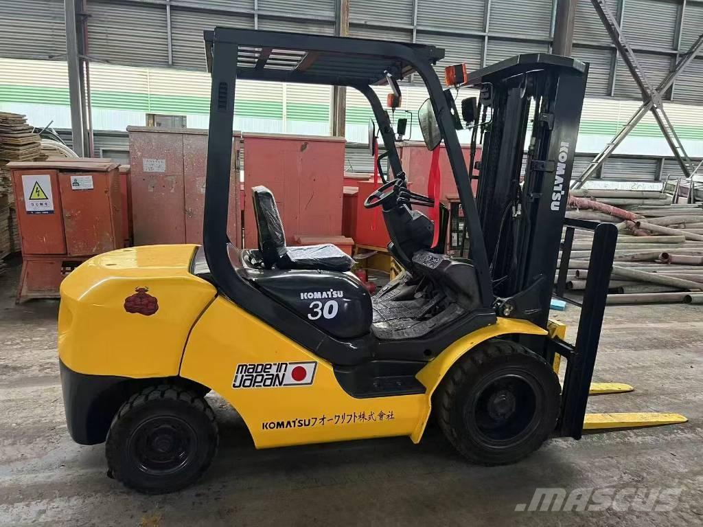 Komatsu FD 30 T-17 Дизельные погрузчики