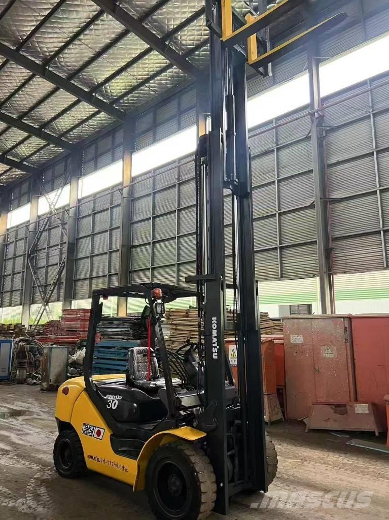 Komatsu FD 30 T-17 Дизельные погрузчики