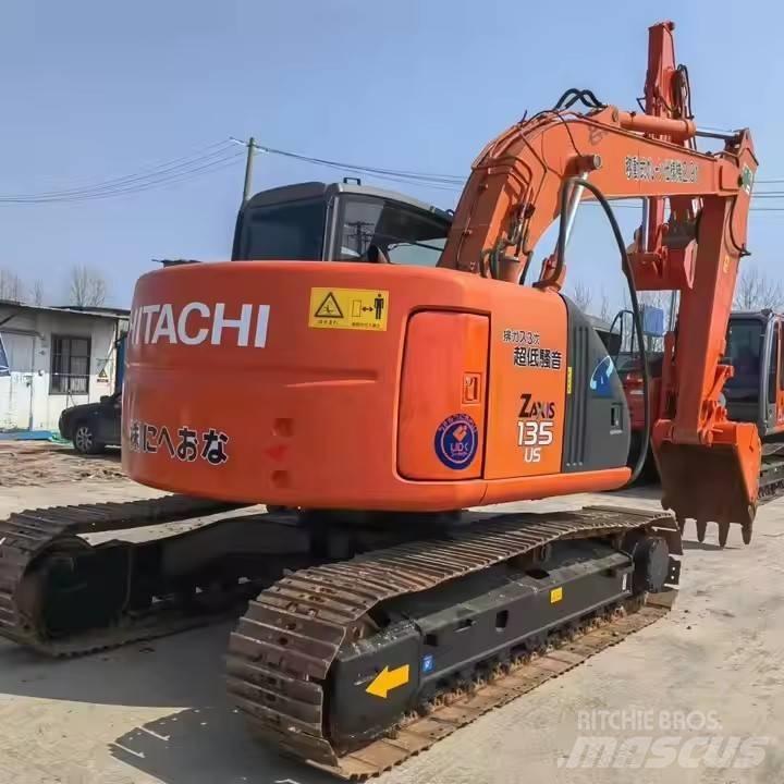 Hitachi ZX135 Гусеничные экскаваторы