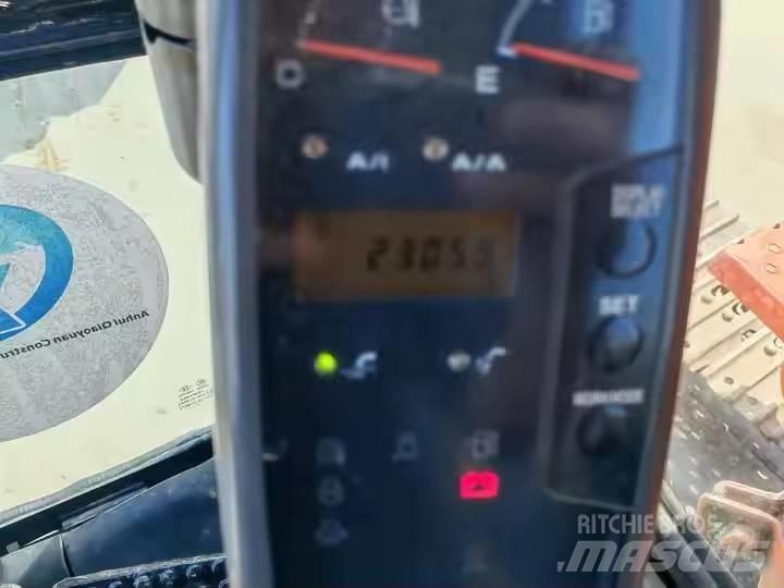 Hitachi ZX135 Гусеничные экскаваторы