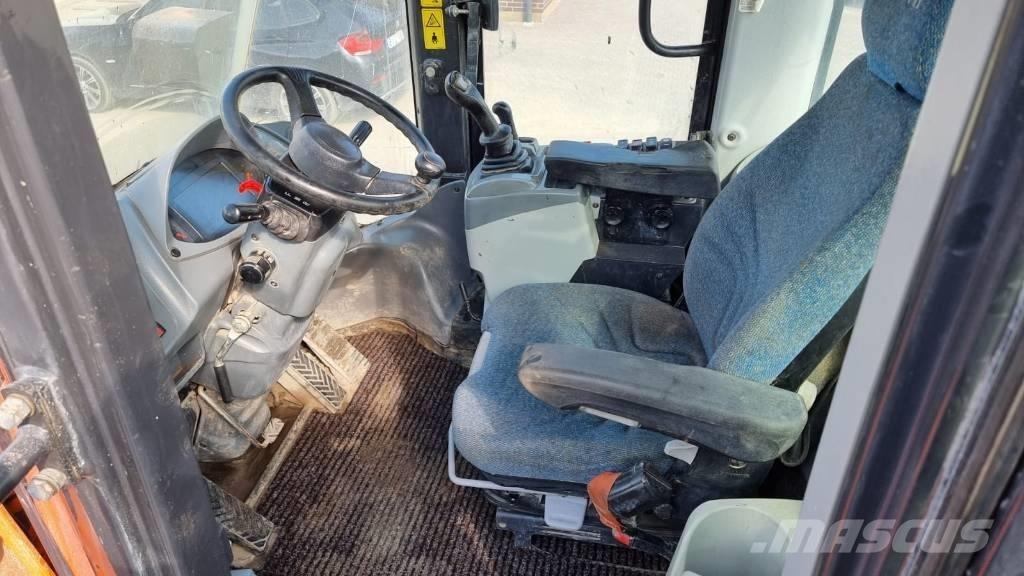 Hitachi ZW 220-6 Фронтальные погрузчики