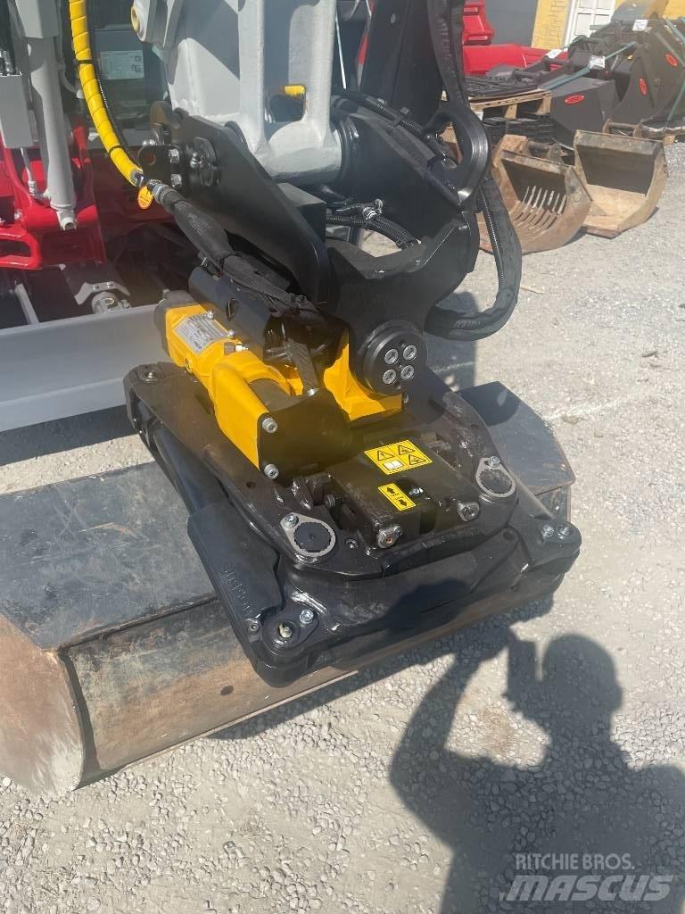 Takeuchi TB 2150 R Гусеничные экскаваторы