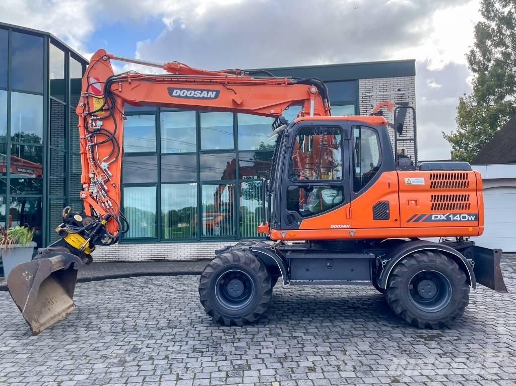 Doosan DX 140 W-3 Колёсные экскаваторы