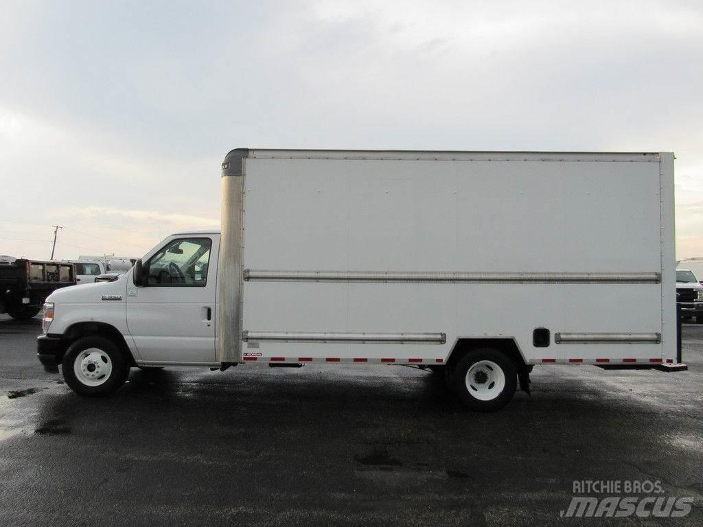 Ford E-350 Грузовики-Фургоны