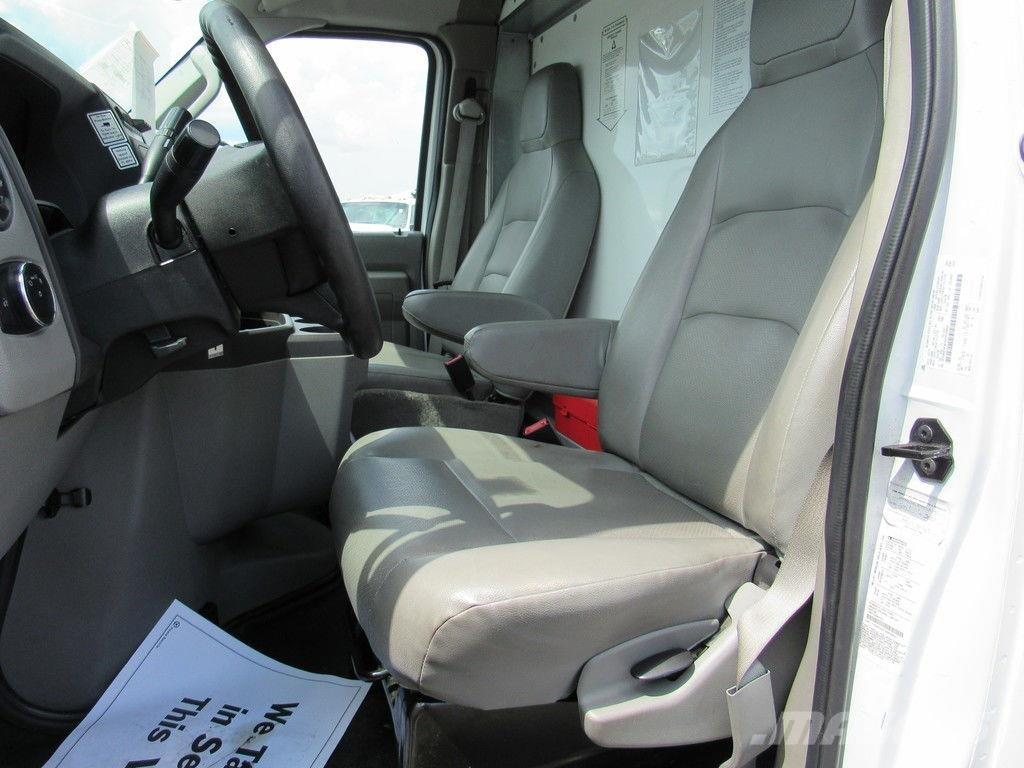 Ford E-350 Грузовики-Фургоны