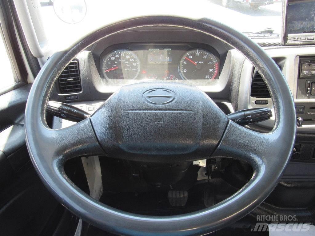 Hino 338 Грузовики-Фургоны