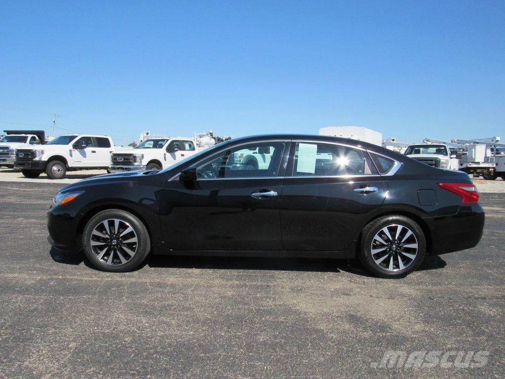 Nissan Altima Легковые автомобили