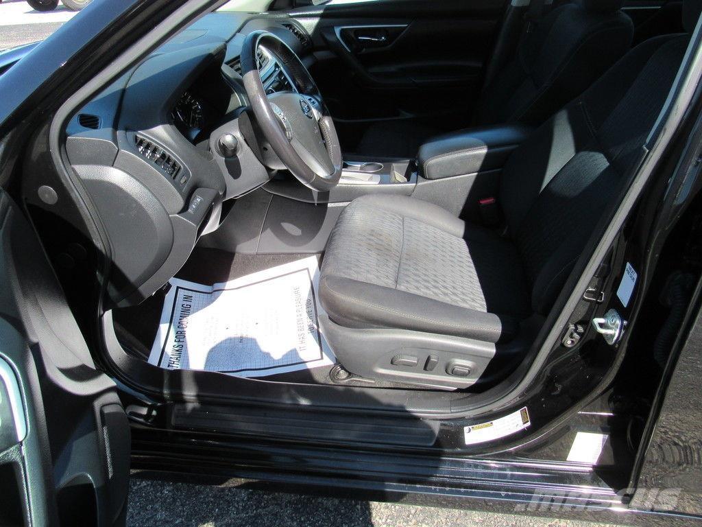 Nissan Altima Легковые автомобили