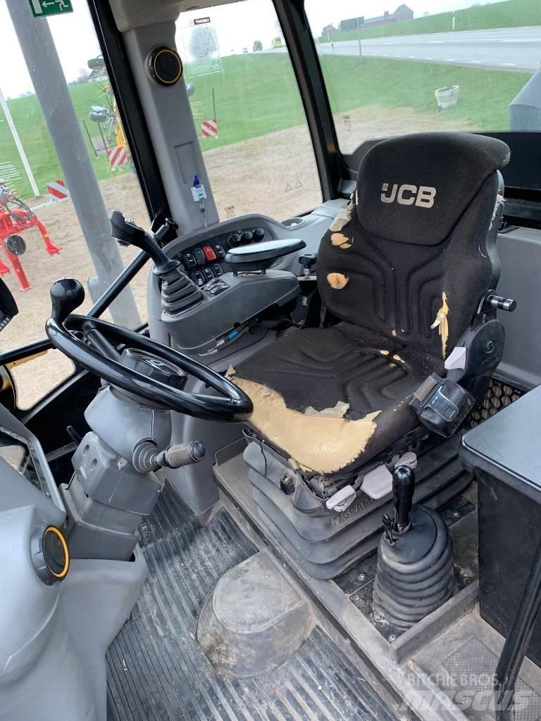 JCB TM 320 S Сельскохозяйственные телескопические погрузчики