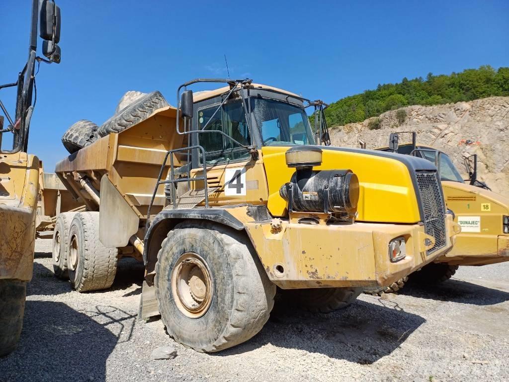Bell B 40 D Шарнирно-сочленённые самосвалы