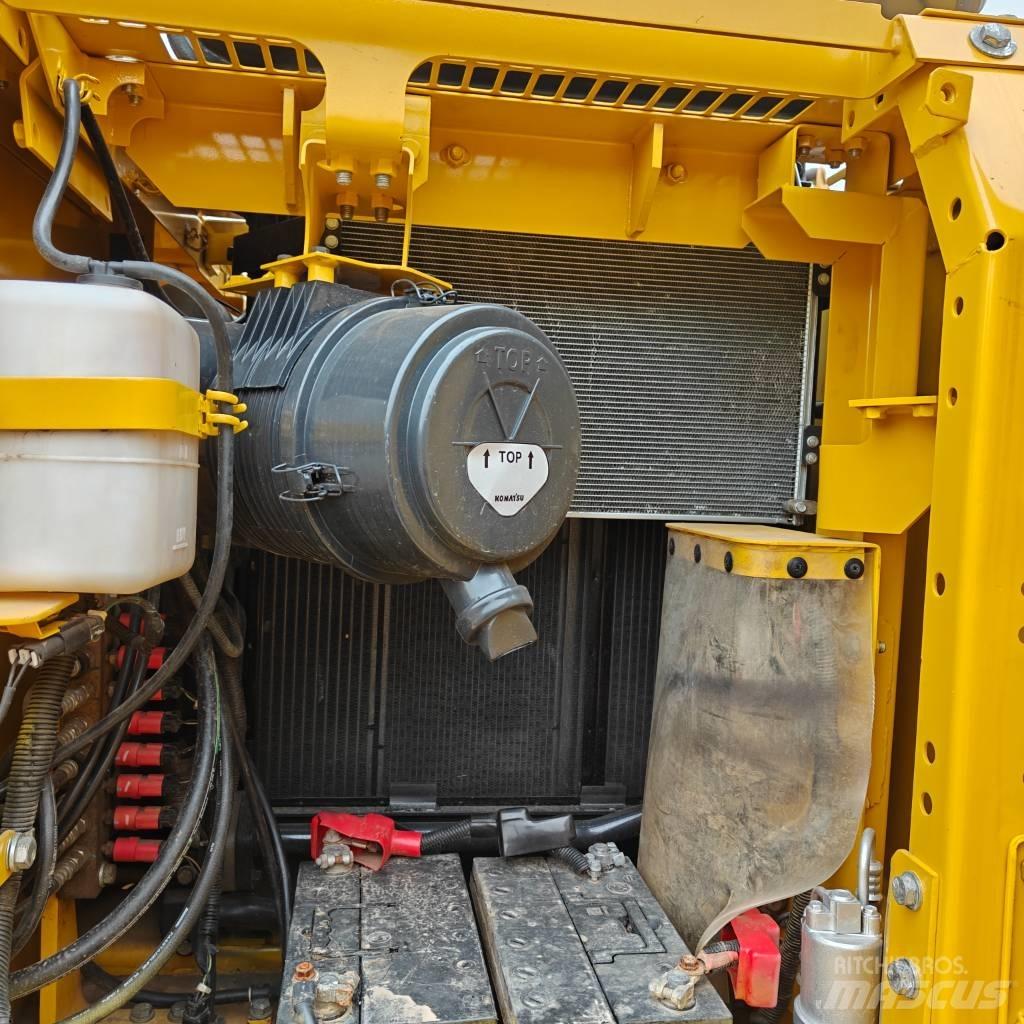 Komatsu 130-7 Гусеничные экскаваторы