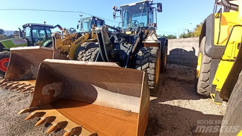 Komatsu WA250PZ-5 Фронтальные погрузчики