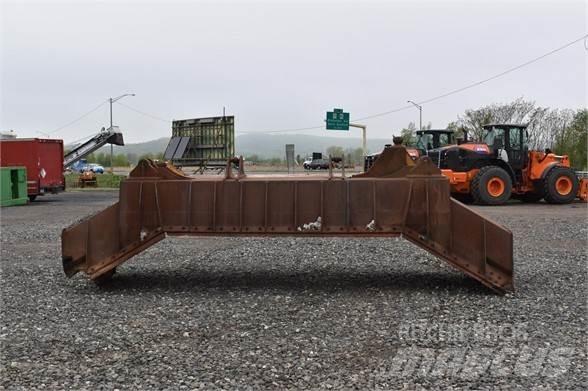 CAT D8N Бульдозерные отвалы