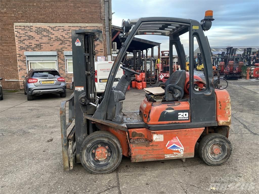 Nissan UD02A20PQ Газовые погрузчики