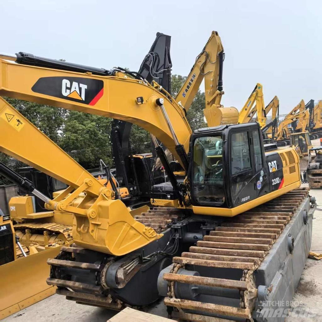 CAT 320 D Экскаваторы-амфибии