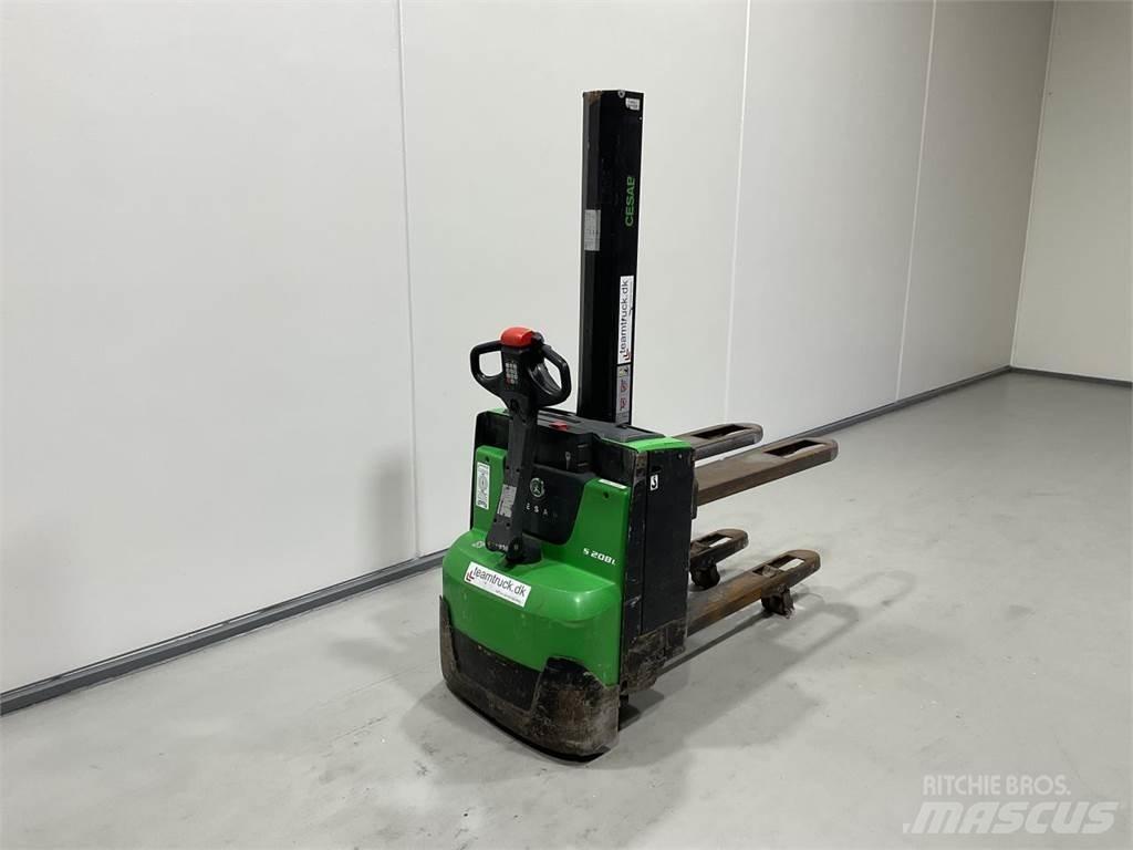 Cesab S208L Самоходные электроштабелёры