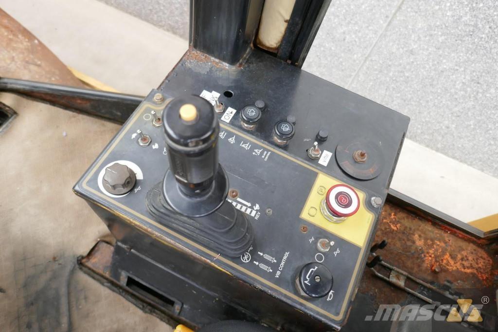 CAT CS433C Грунтовые катки