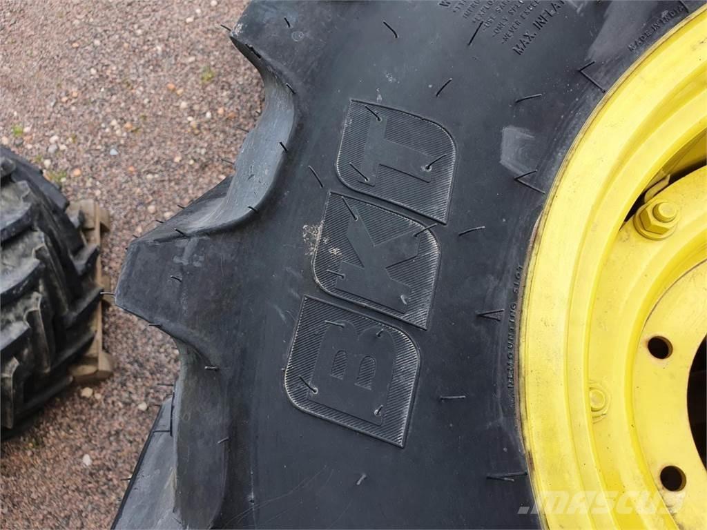 BKT 320/85R20 x2 Шины и колёса