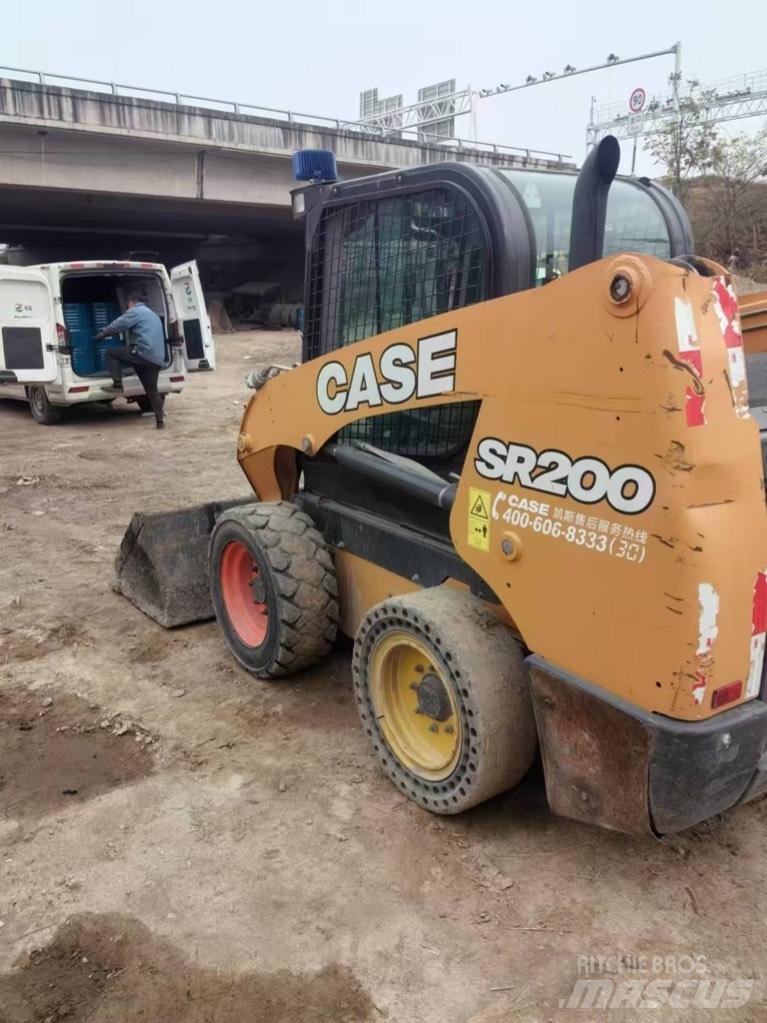 CASE SR200 Мини-погрузчики