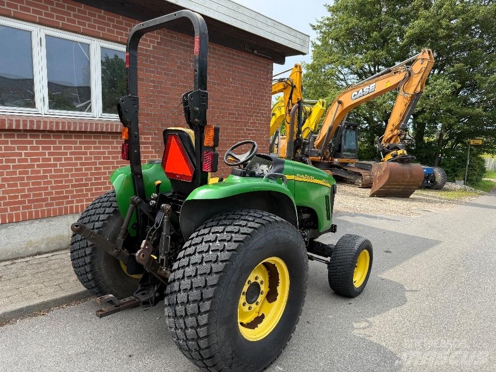 John Deere 4520 Коммунальные тракторы