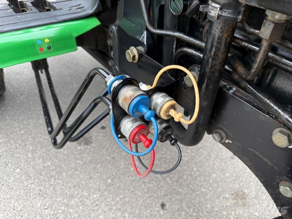 John Deere 4520 Коммунальные тракторы