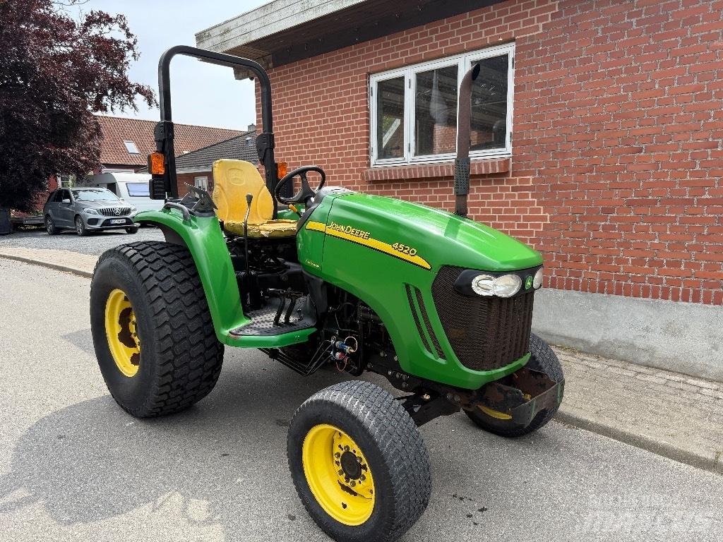John Deere 4520 Коммунальные тракторы