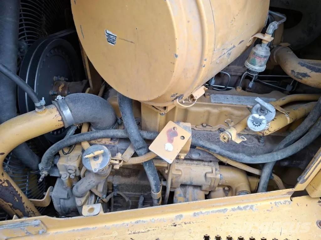 CAT D 6 R Гусеничные бульдозеры