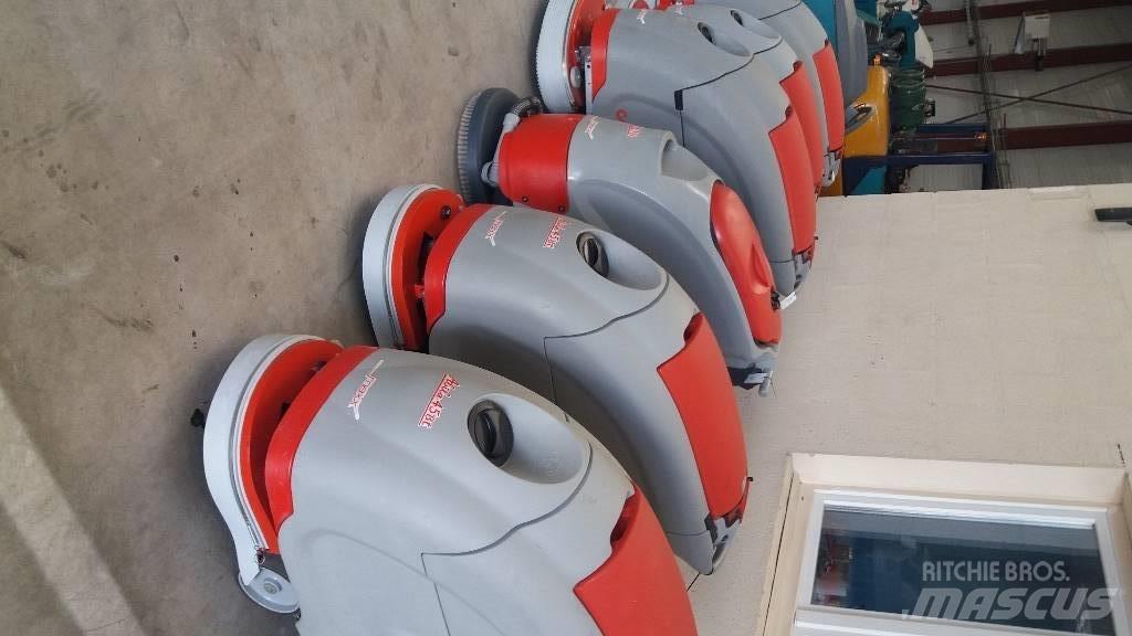  Autolaveuse Comac Вакуумные уборочные машины