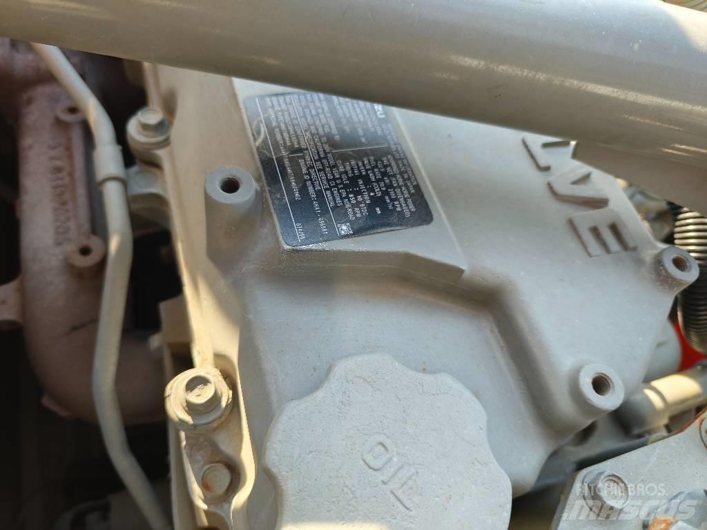 Hitachi ZX 200 Гусеничные экскаваторы