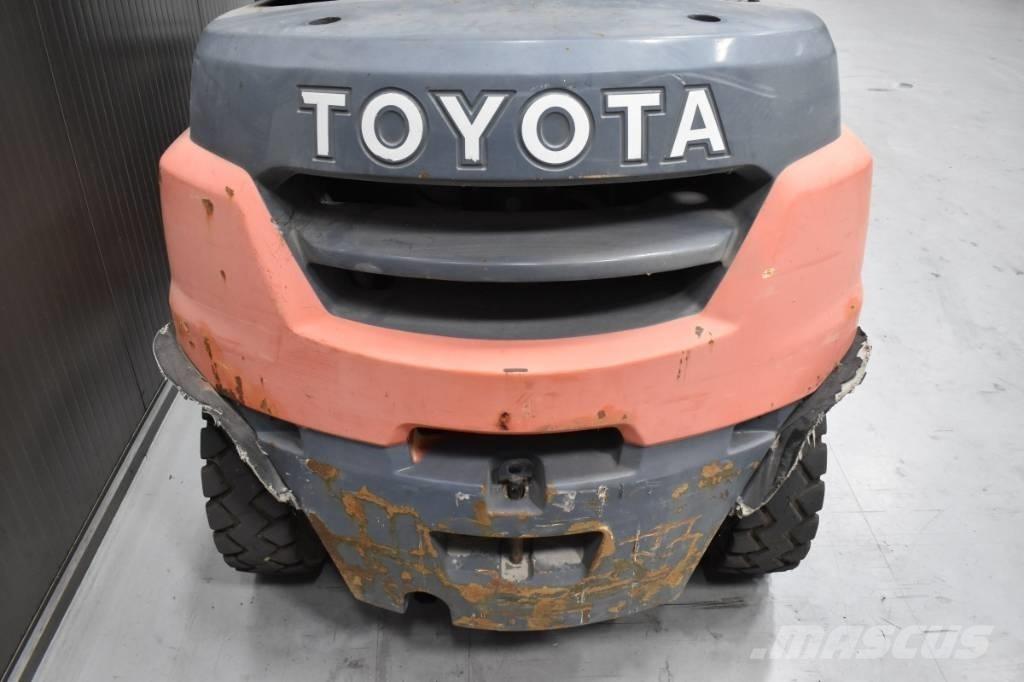 Toyota 40-8FD35N Дизельные погрузчики