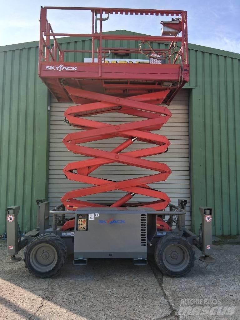SkyJack SJ 6832 RT Ножничные подъемники