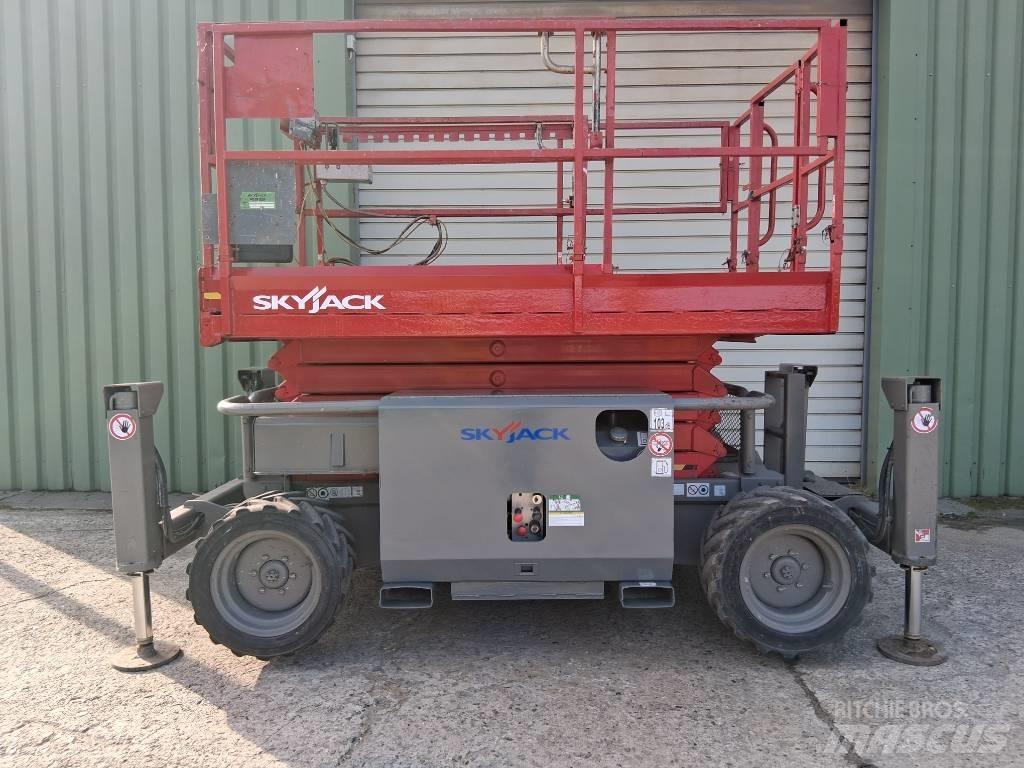 SkyJack SJ 6832 RT Ножничные подъемники