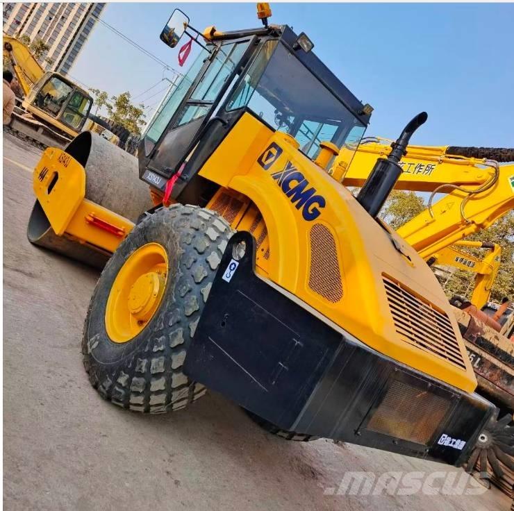 XCMG XS 142 J Уплотнители грунта