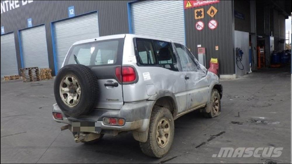 Nissan Terrano II Легковые автомобили