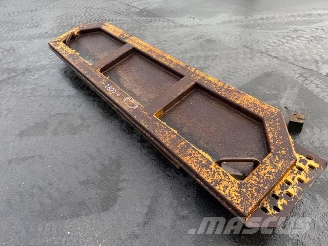 CAT TAILGATE Шарнирно-сочленённые самосвалы