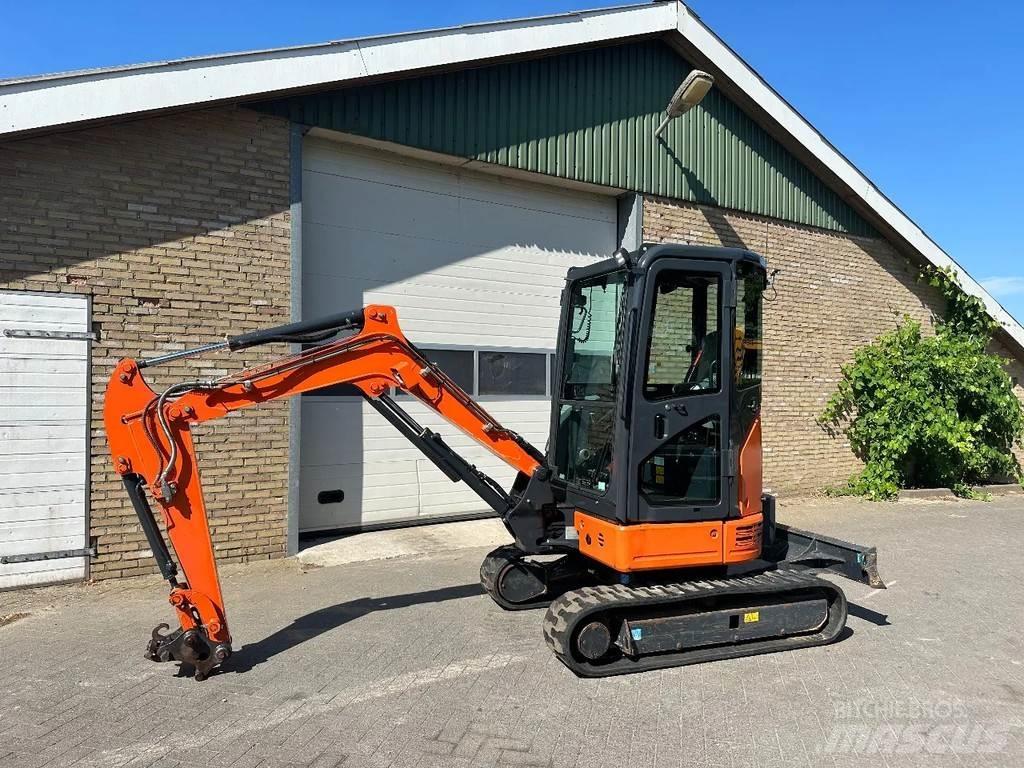 Hitachi ZX26U-6CR Мини-экскаваторы