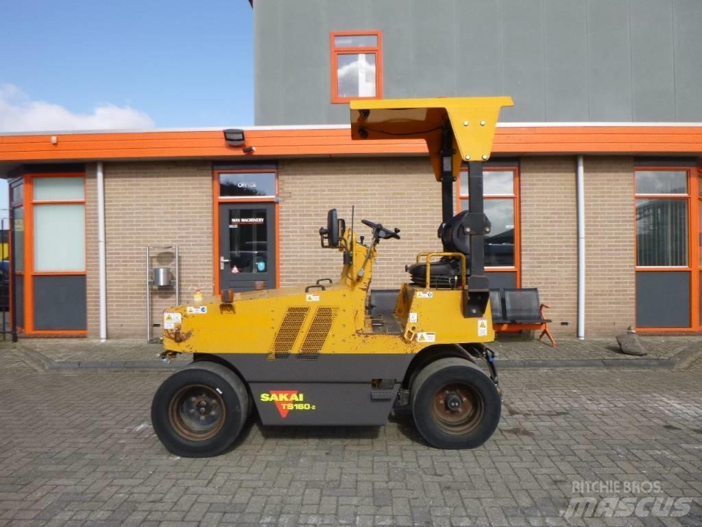 Sakai TS 160 Пневматические катки