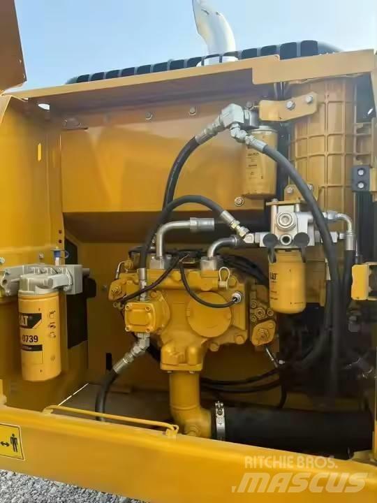 CAT CAT323D2L Малые экскаваторы 7т-12т
